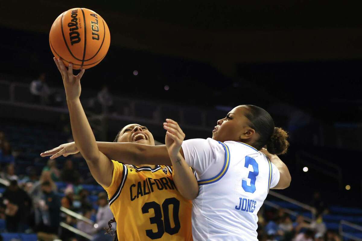 LOS ANGELES, CALIFORNIA - JANUARY 15: Jayda Curry #30 of the California Golden Bears is fouled by Londynn Jones #3 of the UCLA Bruins during the first half of a game at UCLA Pauley Pavilion on January 15, 2023 in Los Angeles, California. (Photo by Katharine Lotze/Getty Images)