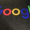 图为，在法国巴黎的谷歌法国展示厅的地毯上，展示着谷歌的标志。谷歌表示，将裁员1.2万人，成为最新一家裁员的科技公司，此前在新冠疫情期间的快速扩张已经消退。