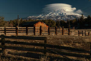 Lenticular cloud atop Calif.'s Mount Shasta puts on day-long show