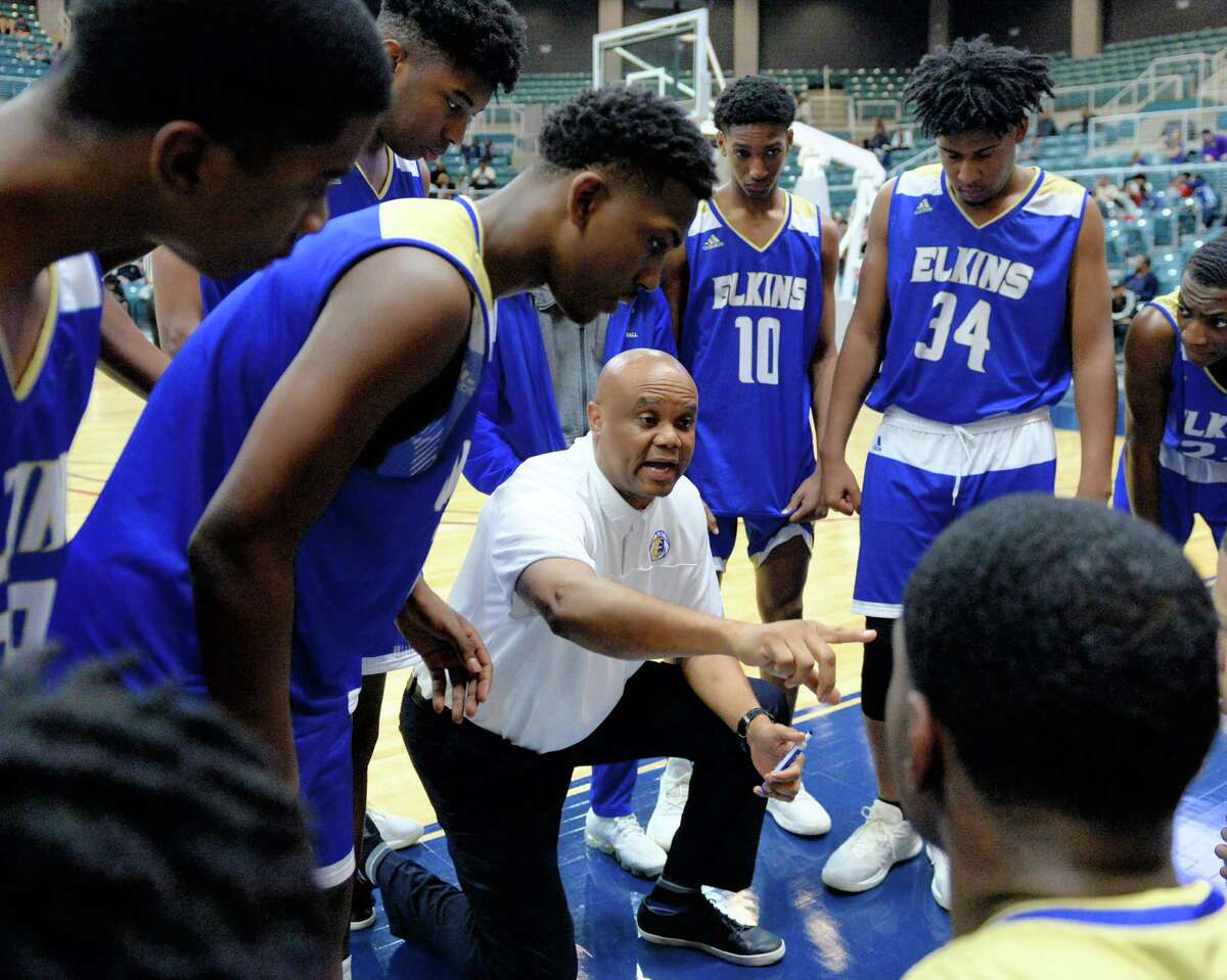 Elkins basketball coach Albert Thomas celebrates 500th career win