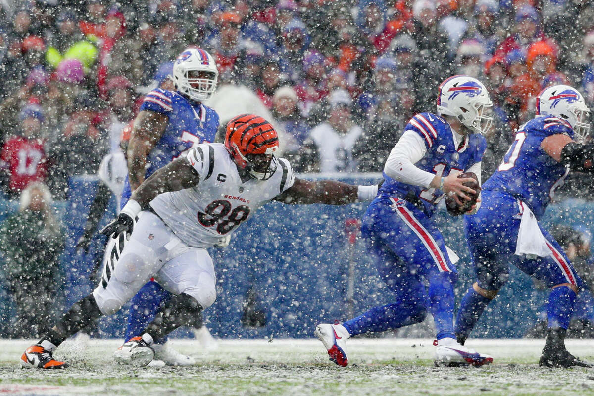 Cincinnati Bengals safety Michael Thomas (31) runs for the play during an  NFL wild-card football game against the Baltimore Ravens on Sunday, Jan.  15, 2023, in Cincinnati. (AP Photo/Emilee Chinn Stock Photo 