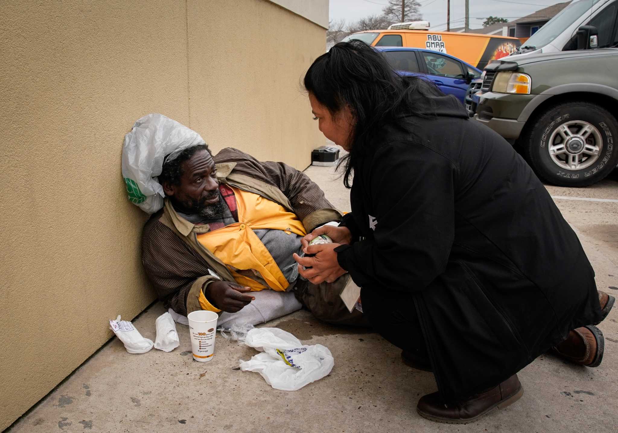 volunteers-survey-houston-s-homeless-population-in-annual-count