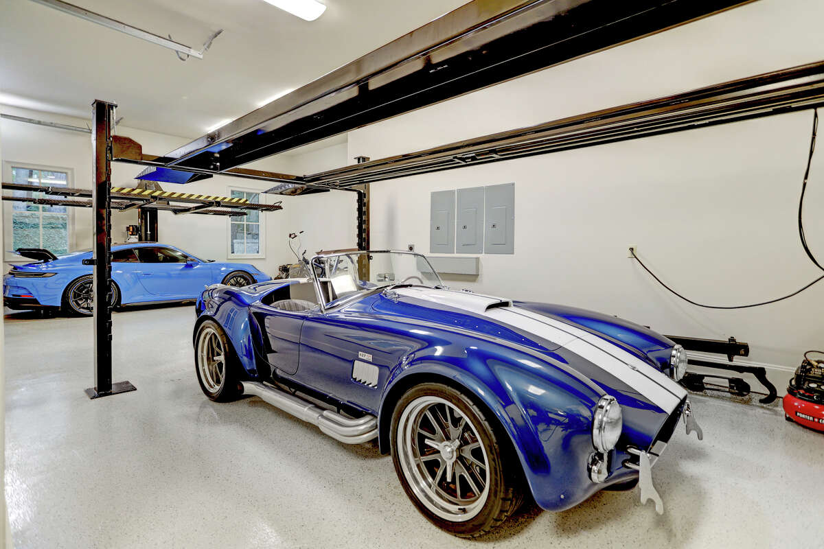 The garage has two car lifts and can hold five cars