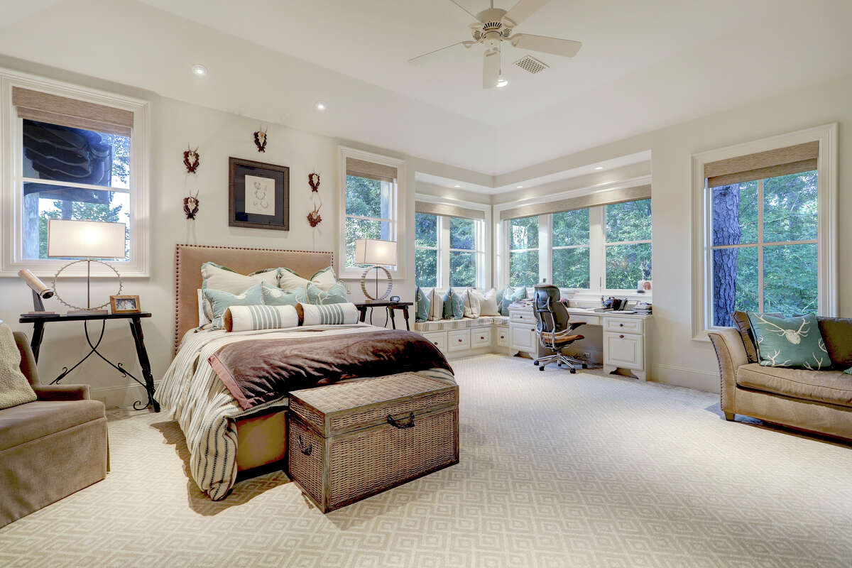 A guest bedroom