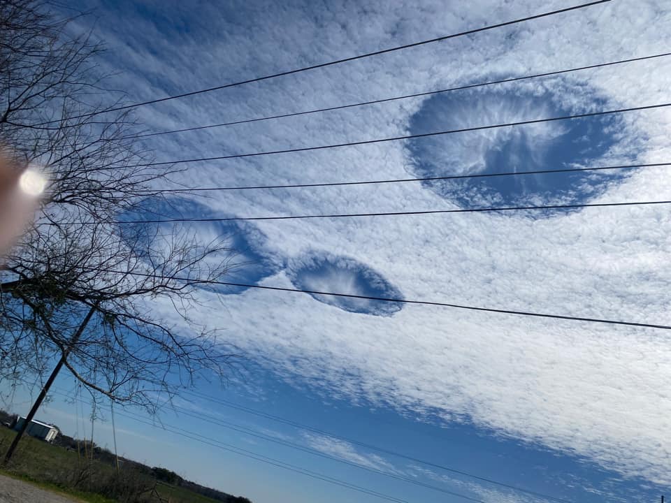 Rare 'fallstreak' clouds appear suddenly in sky over Central Texas