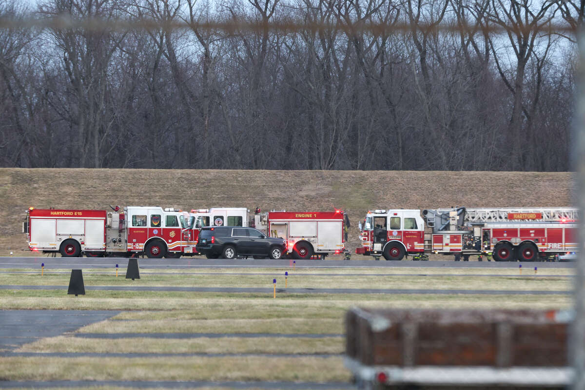 official-plane-crashes-after-takeoff-at-ct-s-hartford-brainard