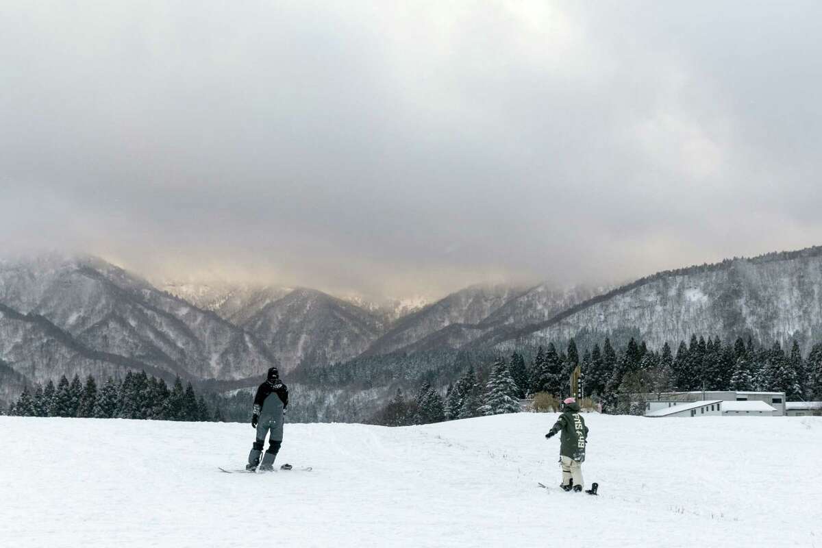 Snowboarders in the mountains in Yabu.