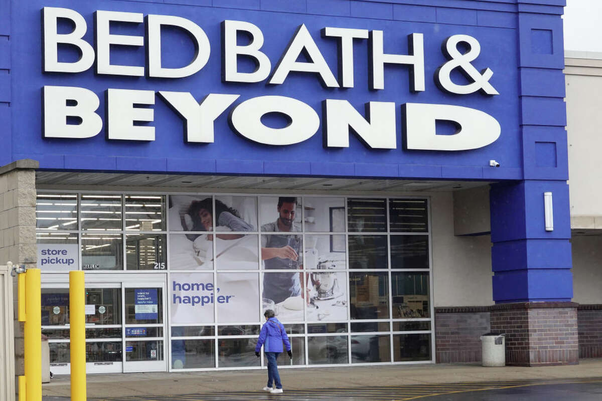 FOREST PARK, ILLINOIS - JANUARY 05: Customers shop at a Bed Bath & Beyond store on January 05, 2023 in Forest Park, Illinois. The retailer's stock plummeted more that 20 percent today after it warned that it was running out of cash to meet expenses and is exploring its financial options which include bankruptcy. (Photo by Scott Olson/Getty Images)