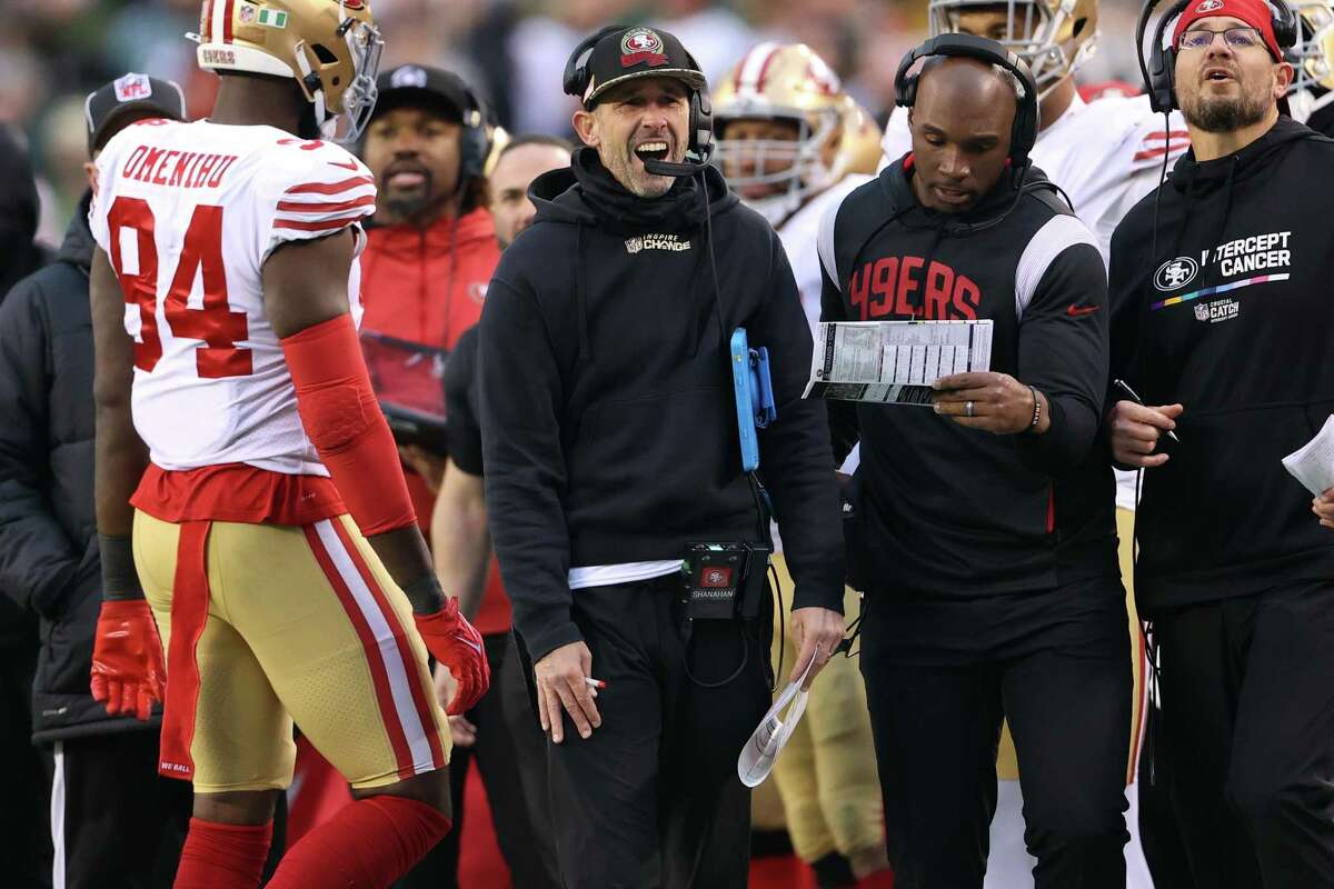 San Francisco head coach Kyle Shanahan (center) offers his opinion of an officiating call during the NFC title game.