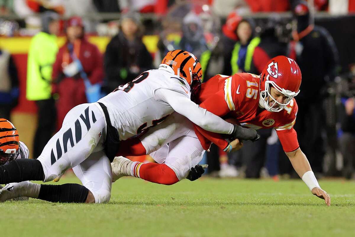 Cincinnati's Joseph Ossai gets support after hit on Patrick Mahomes