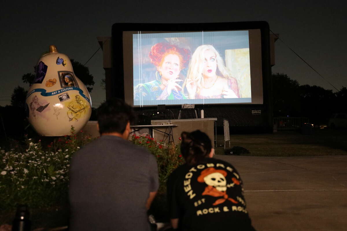 The Pearland Parks and Recreation Department is staging a free Sunset Cinema night at 6 p.m. Feb. 11 on a 30-foot inflatable movie screen at Southdown Park, 2150 Country Place Parkway. Themed to Galentine's Day and its celebration of women's friendships, the event will feature the film "10 Things I Hate About You." Bring your own snacks or enjoy food from the Nacho Don food truck, which will be onsite. 