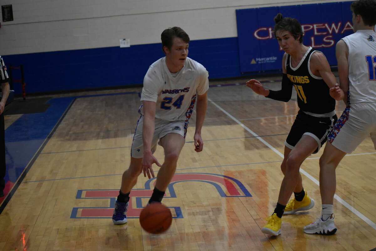 Gage Saathoff had nine points in the winning effort for the Warriors.