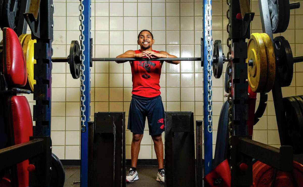 Aldine Davis football player Rodney Kees, who is on track to get back on the field after battling cancer, lifts weights at Aldine Davis High School on Tuesday, Jan. 31, 2023 in Houston.