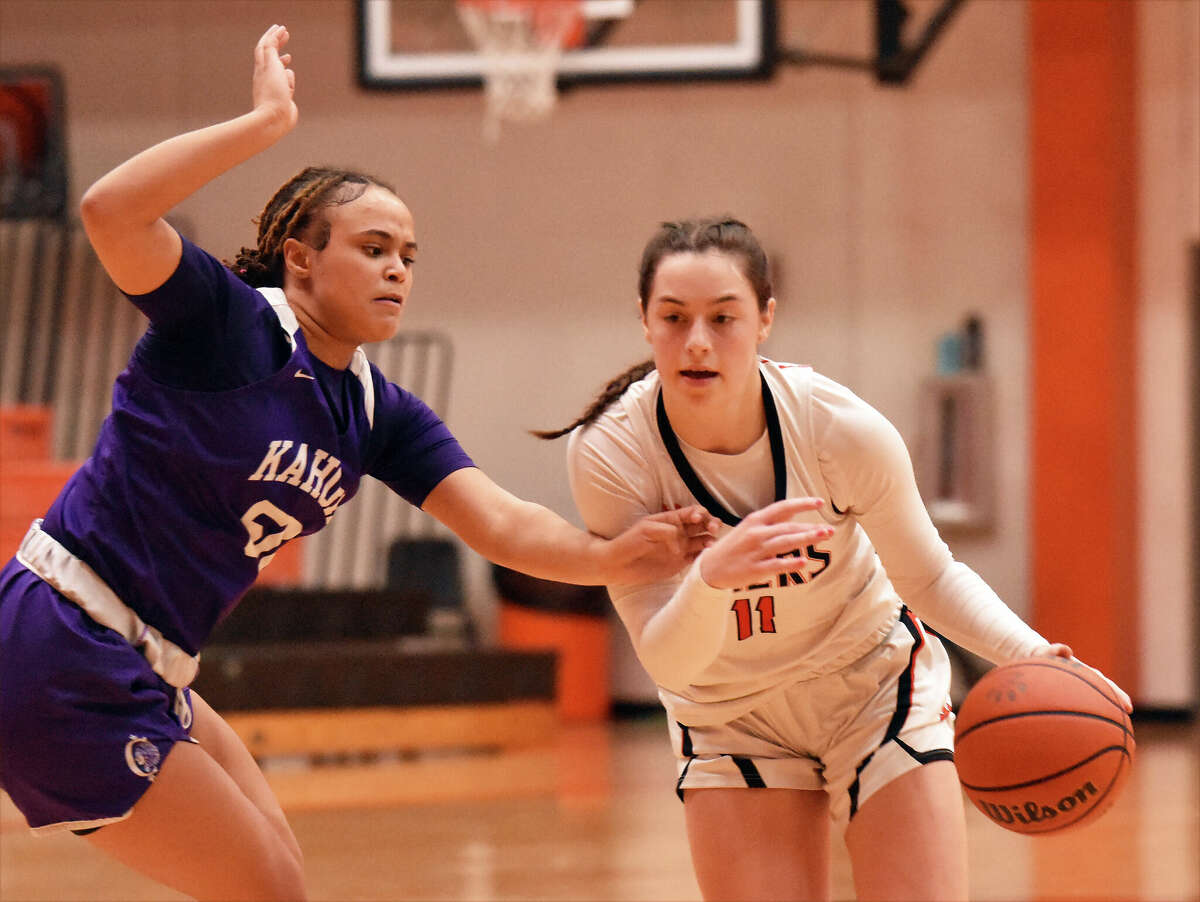 Edwardsville's Kaitlyn Morningstar drives to the basket against Collinsville in the second half on Tuesday in Southwestern Conference inside Lucco-Jackson Gymnasium in Edwardsville.