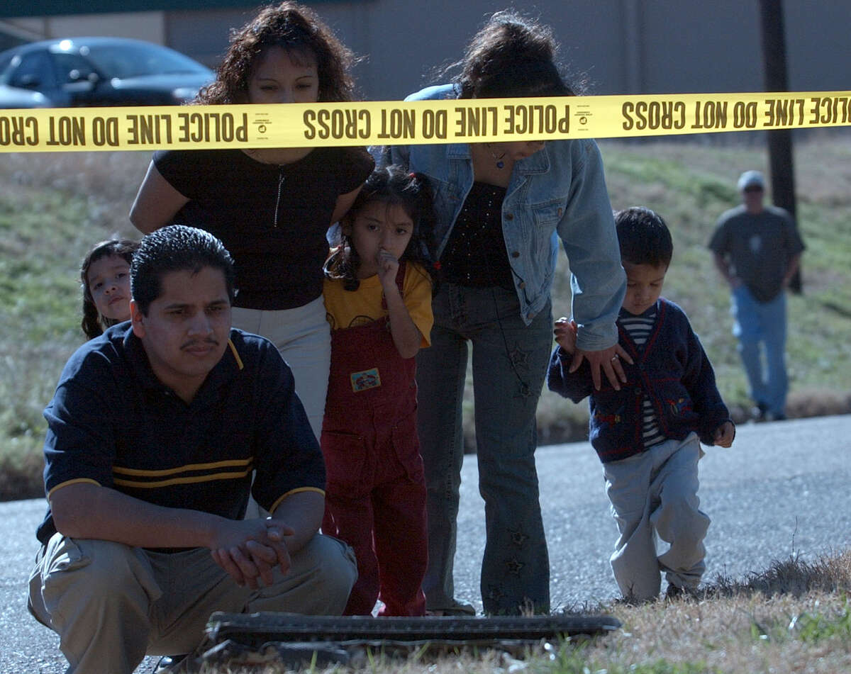 (2/1/03) A family inspects a propeller of the space shuttle Columbia that came to rest near downtown Nacogdoches on Saturday afternoon after the space shuttle exploded and debris sprayed across eastern Texas. 