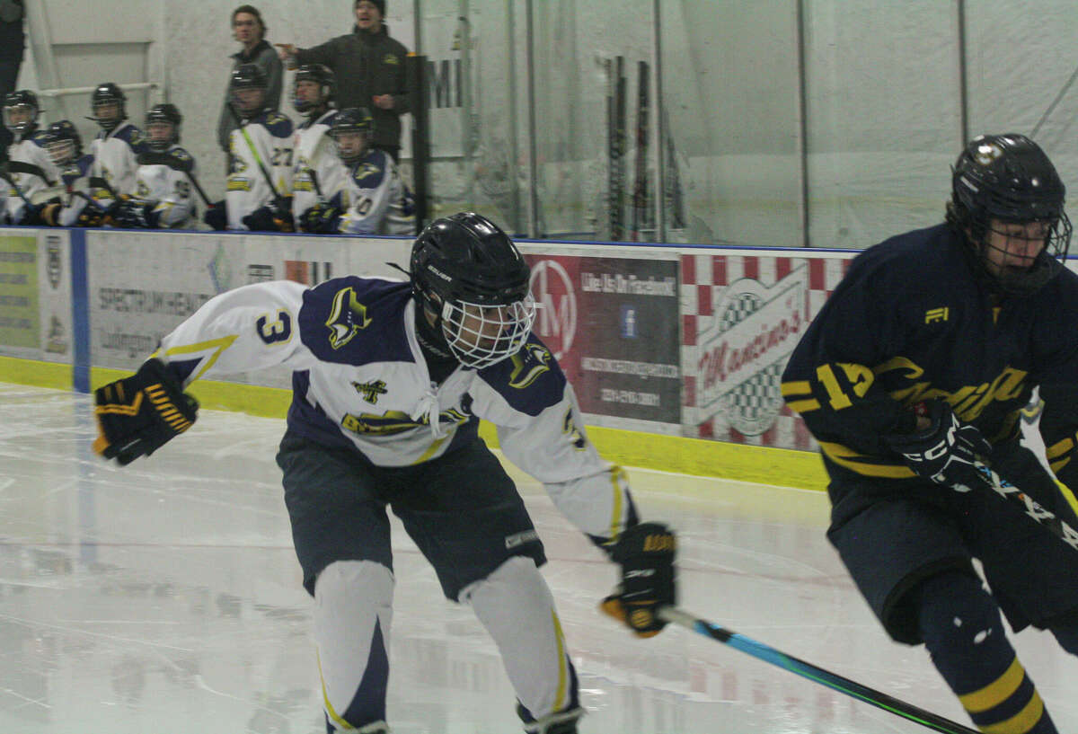 Lakeshore hockey drops final home game of the season to Cadillac