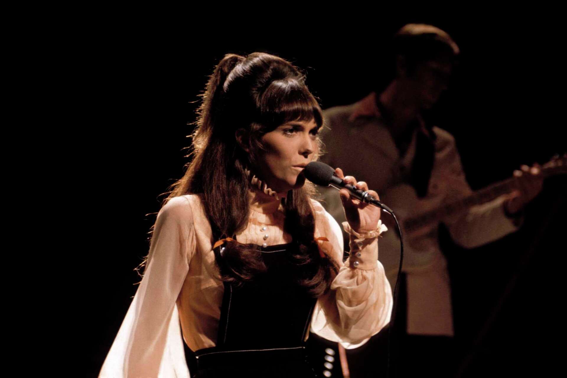 Opinion: The enduring enigma of Karen Carpenter