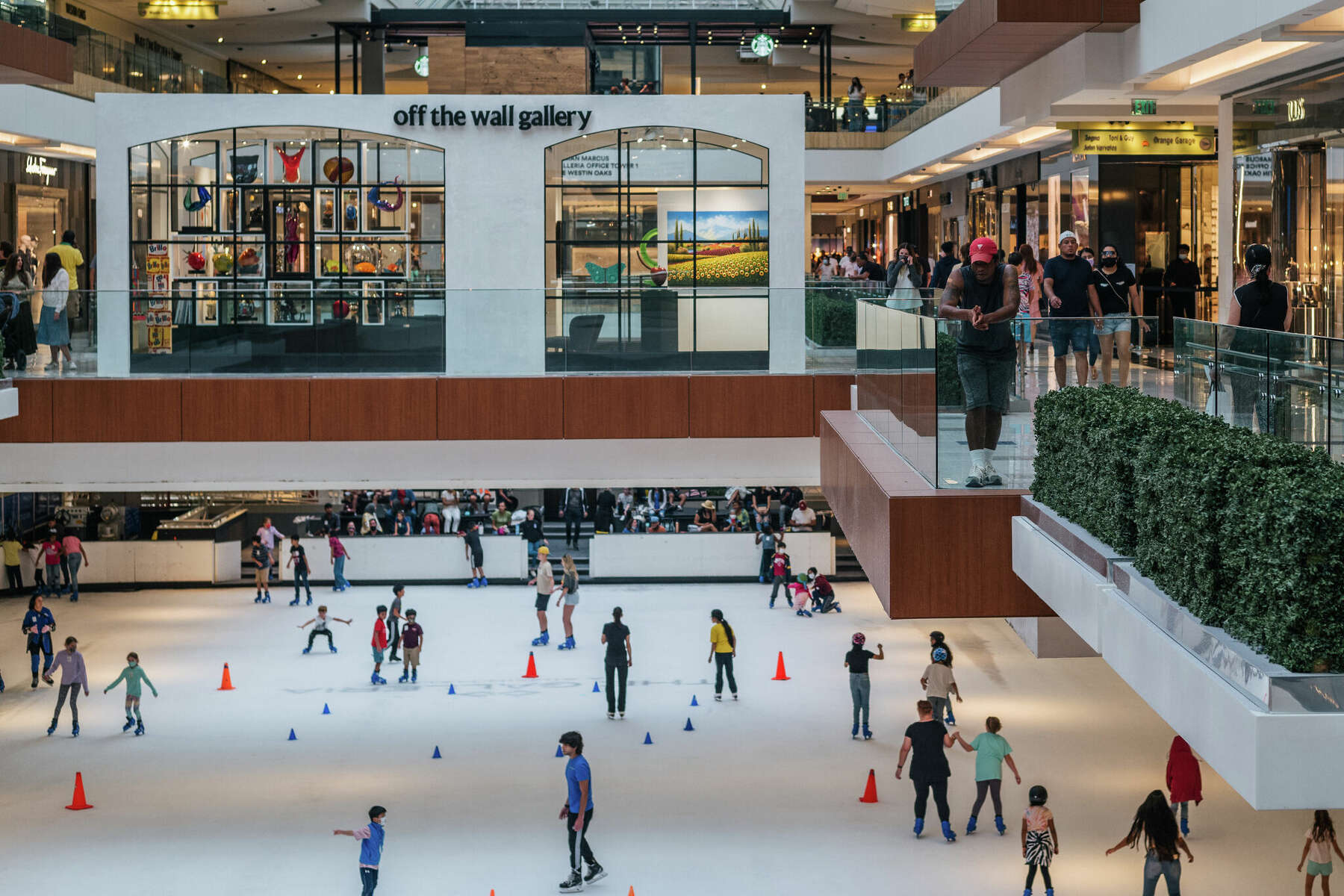 The Galleria ice skating rink to reopen soon after $1 million update –  Houston Public Media