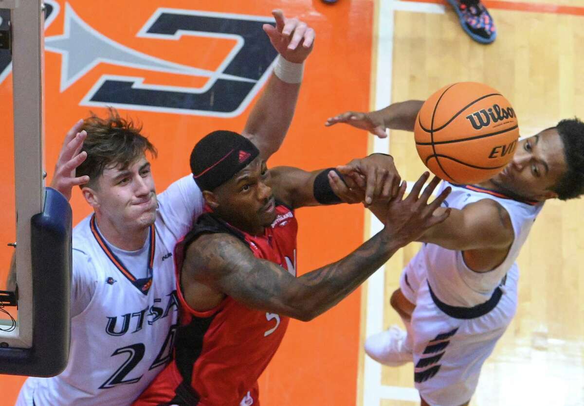 UTSA’s Jacob Germany, left, and teammate DJ Richards, right, fight Incarnate Word’s Brandon Swaby, middle for a rebound during college basketball action at the UTSA Convocation Center on Monday, Nov. 28, 2022. UTSA won, 68-62.