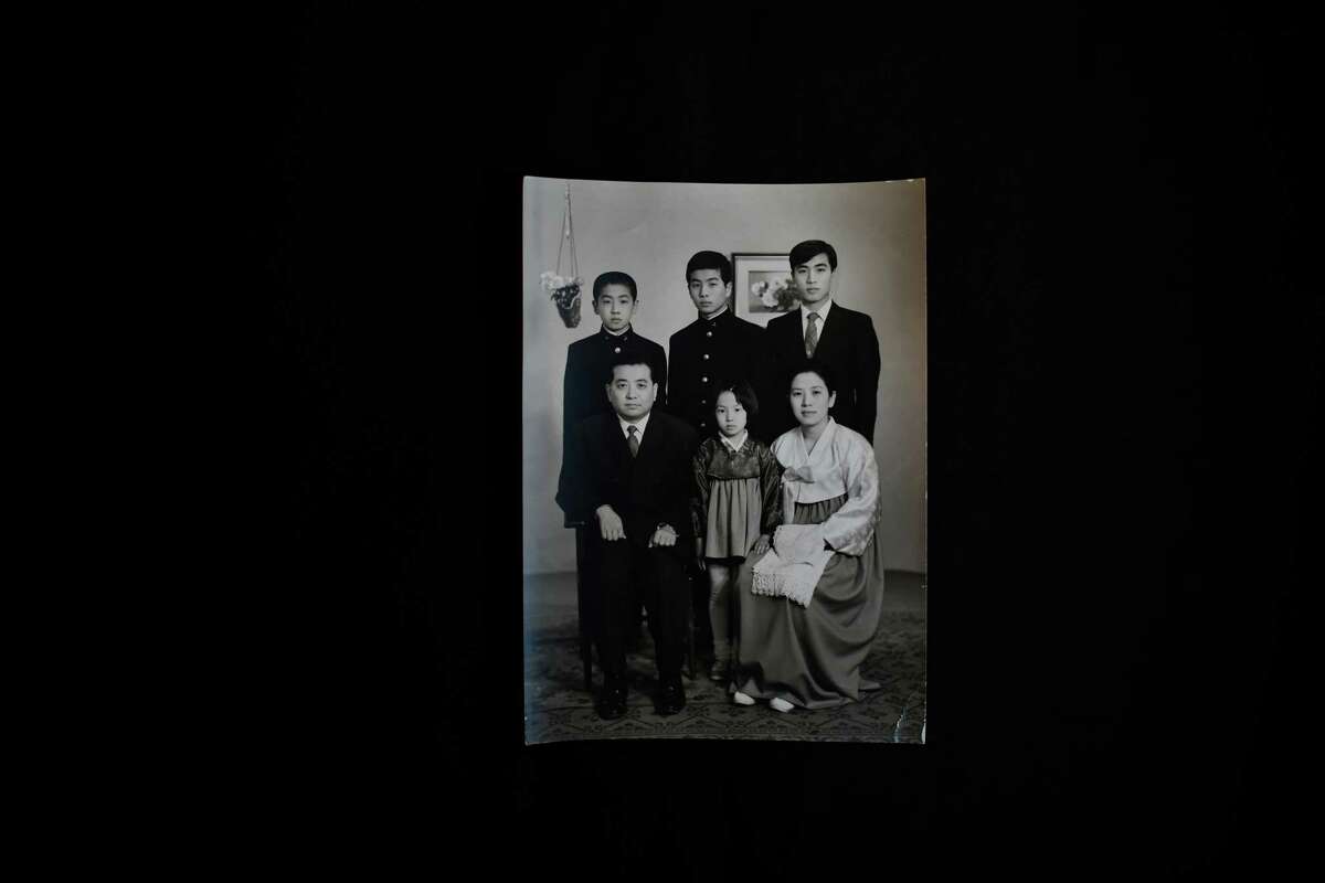 The family in Osaka in 1971 before Yang's brothers moved to North Korea.