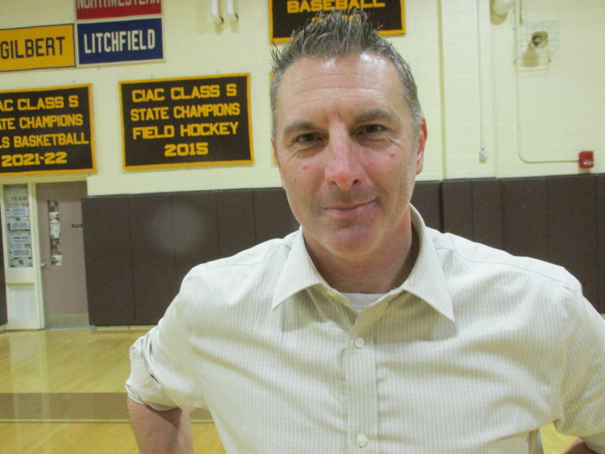 Thomaston girls basketball coach Brian Mozelak comes with a home-town legacy of his own, making legendary coach Bob McMahon's shoes a little more comfortable in his first year. 