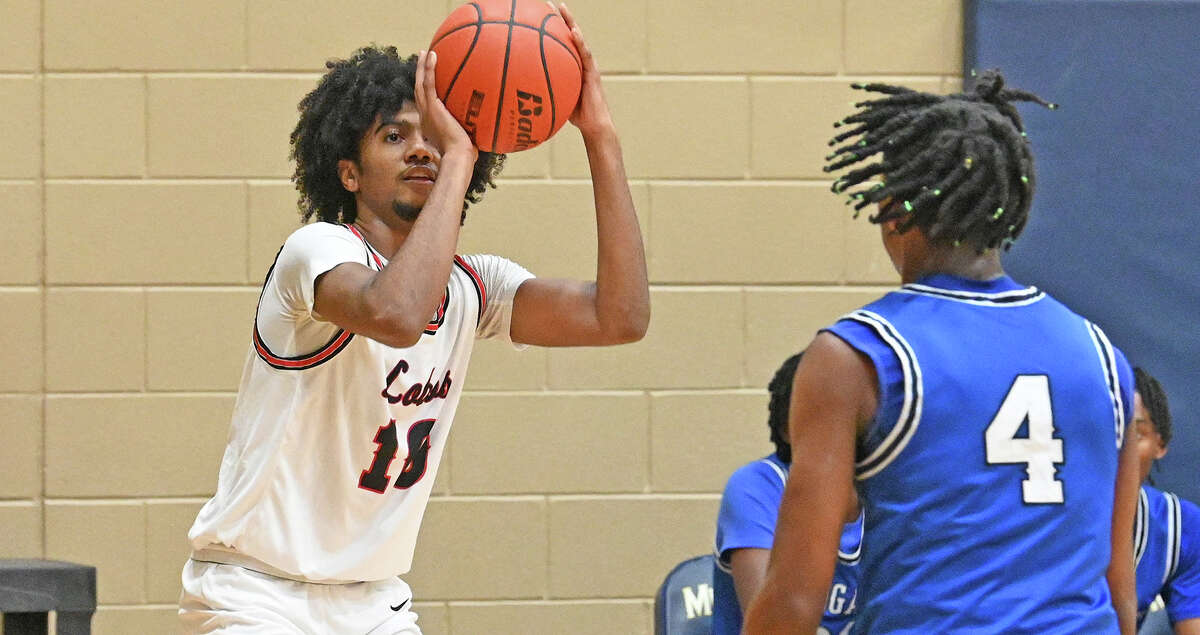 Langham Creek sophomore guard Tyrus Rathan-Mayes scored 11 points to help lead the Lobos past Cypress Ranch 58-55 on Saturday afternoon. The Lobos improved to 20-10 overall and 8-3 in District 16-6A.