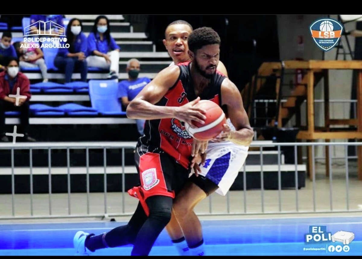 Edwardsville graduate James Edmond Jr. drives to the basket while playing for Indigenas de Matagalpa in the Nicaragua LSB in 2021.
