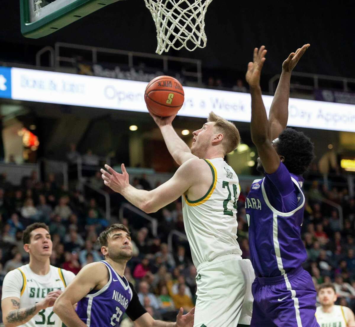 Siena Men's Basketball Falls Out Of First With Loss To Niagara