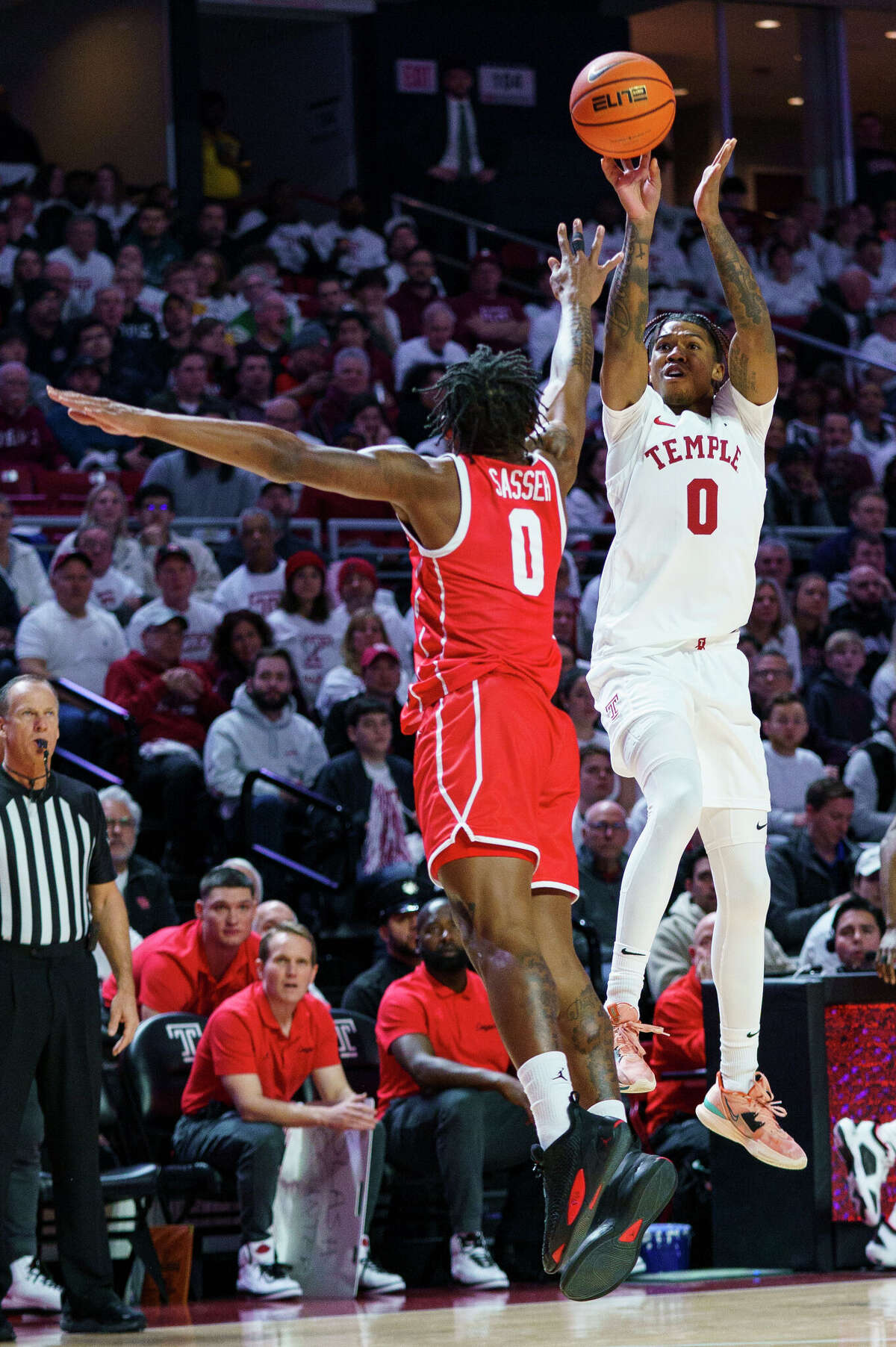 No. 3 Houston Cougars use secondhalf surge to defeat Temple Owls