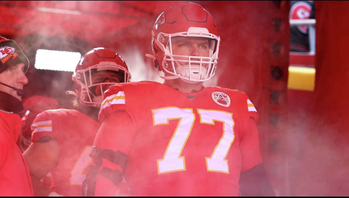 Kansas City Chiefs guard Andrew Wylie (77) lines up for the play