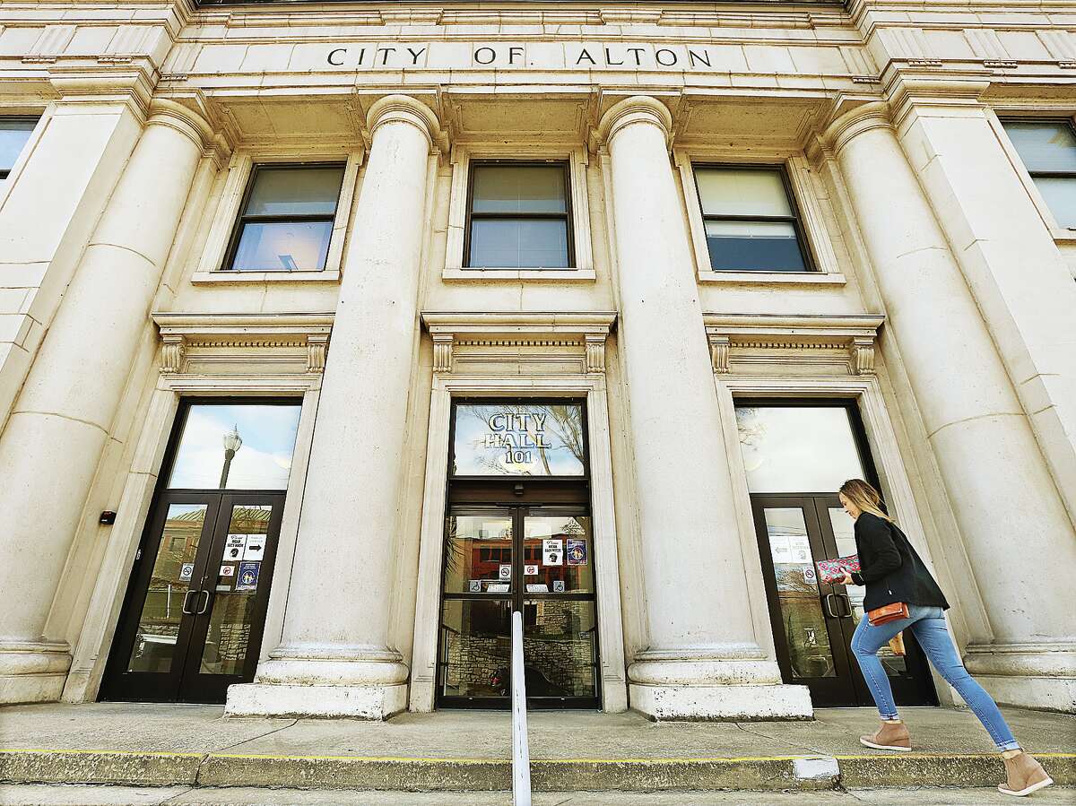 Alton City Hall was experiencing technical difficulties with its phone system Monday morning. 