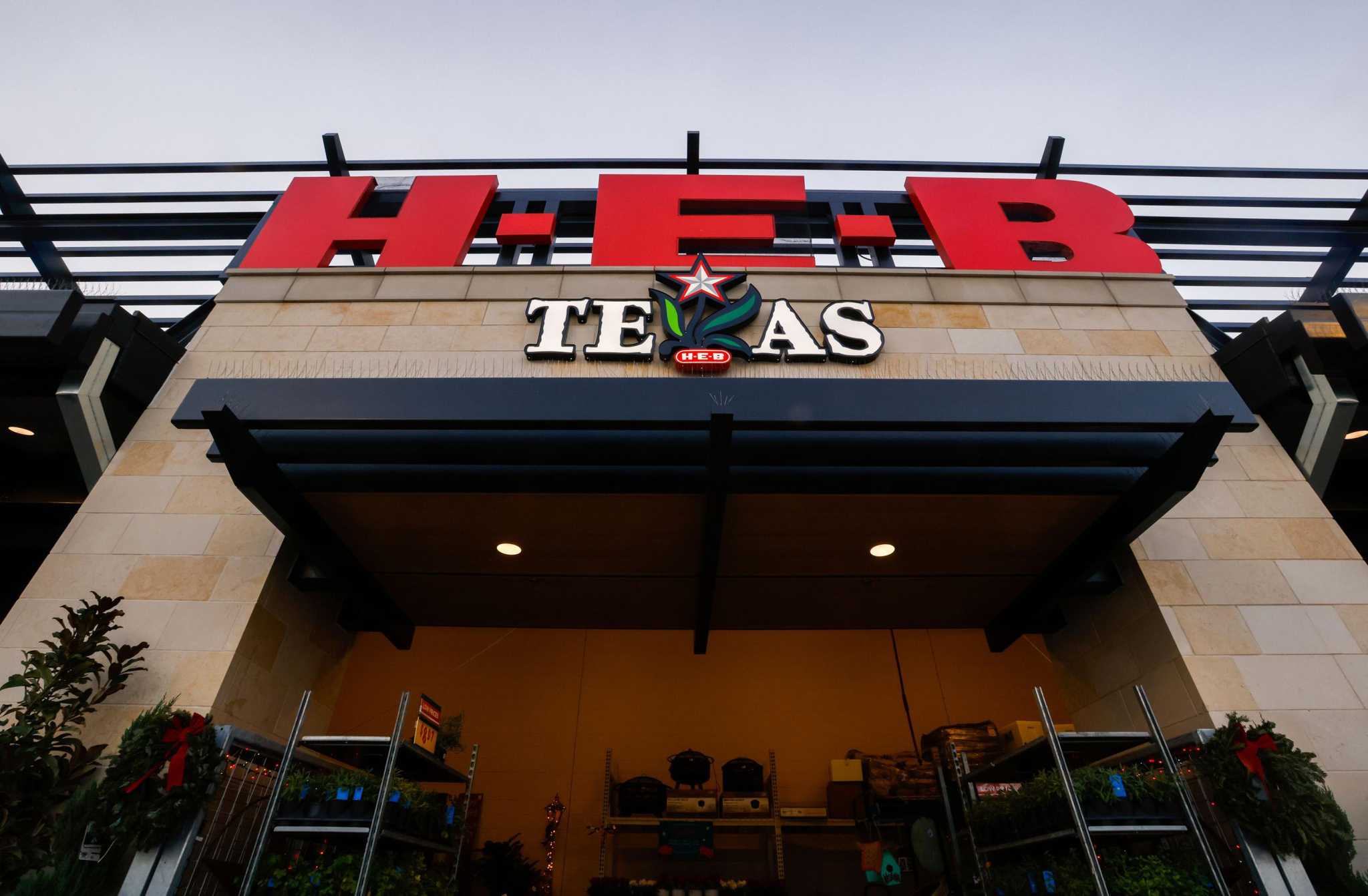 H-E-B shoppers can find pet services through new Thumbtack displays