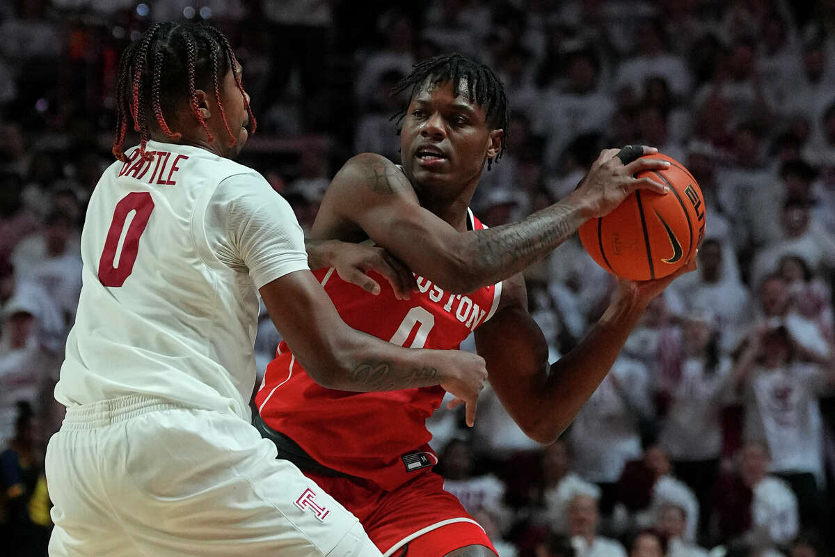Marcus Sasser #0 of the Houston Cougars controls the ball against Khalif Battle #0 of the Temple Owls in the first half at the Liacouras Center on February 5, 2023 in Philadelphia, Pennsylvania.