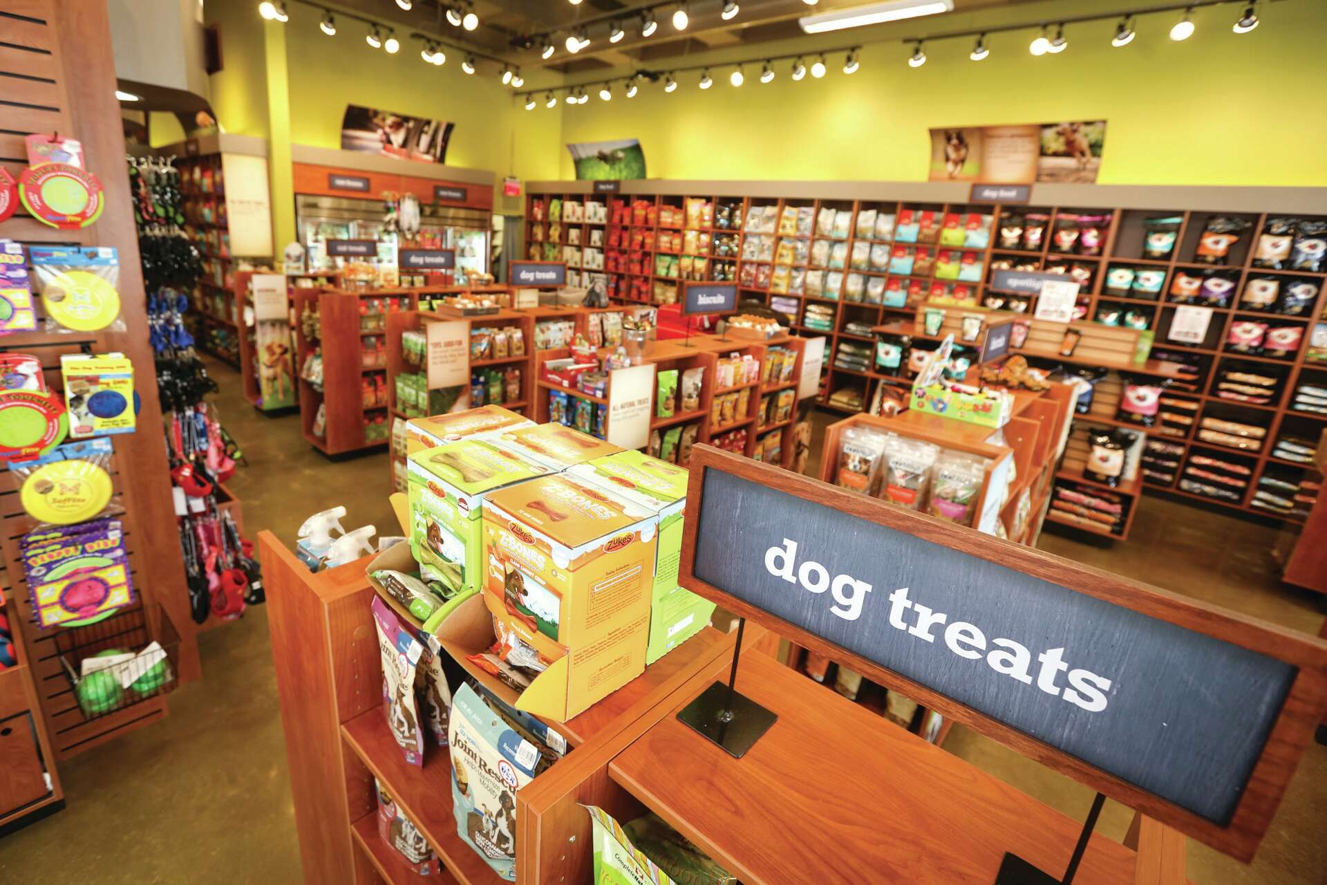 Texas s Natural Pawz Kriser s stores to close for bankruptcy