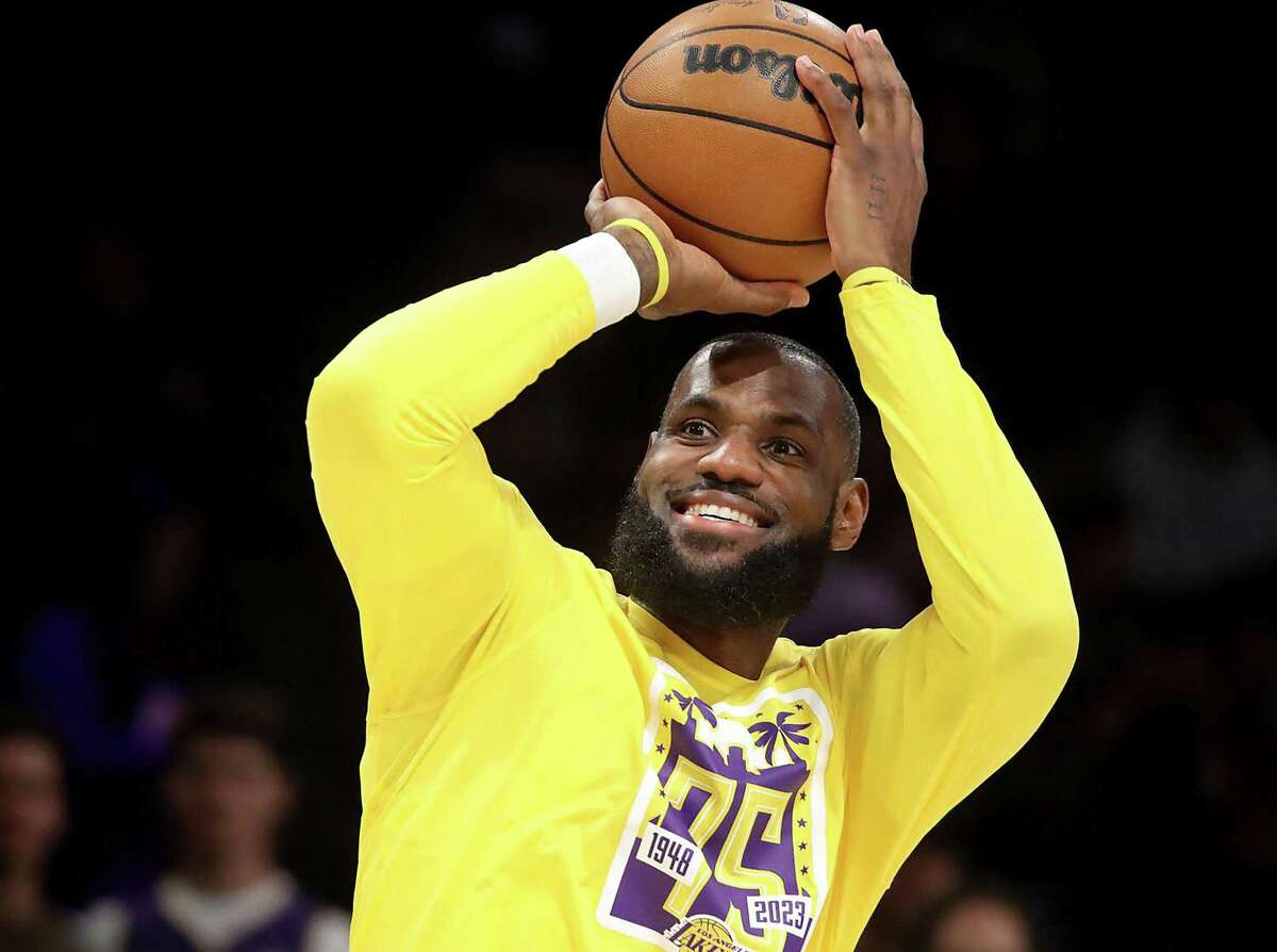 The Lakers’ LeBron James needs 35 points to tie Kareem Abdul-Jabbar to atop the NBA’s career scoring list. L.A. hosts the Thunder at 7 p.m. Tuesday (TNT/1050).