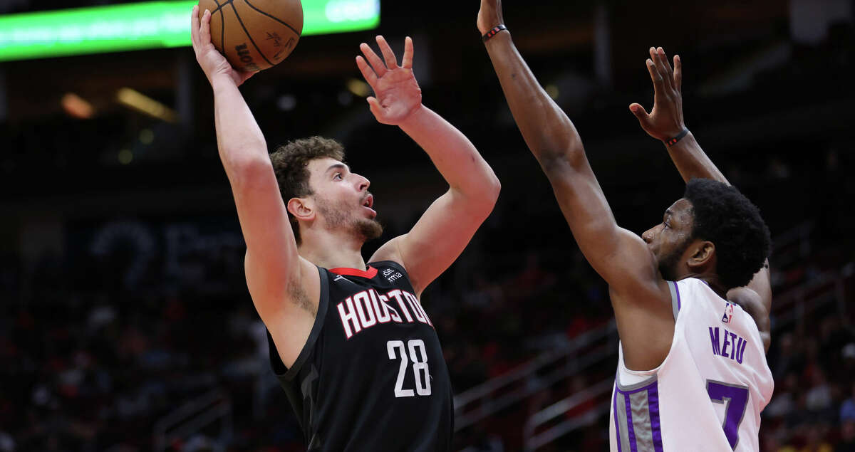 Alperen Sengun #28 of the Houston Rockets puts up a shot ahead of Chimezie Metu #7 of the Sacramento Kings during the first half at Toyota Center on February 06, 2023 in Houston, Texas. (Photo by Carmen Mandato/Getty Images)