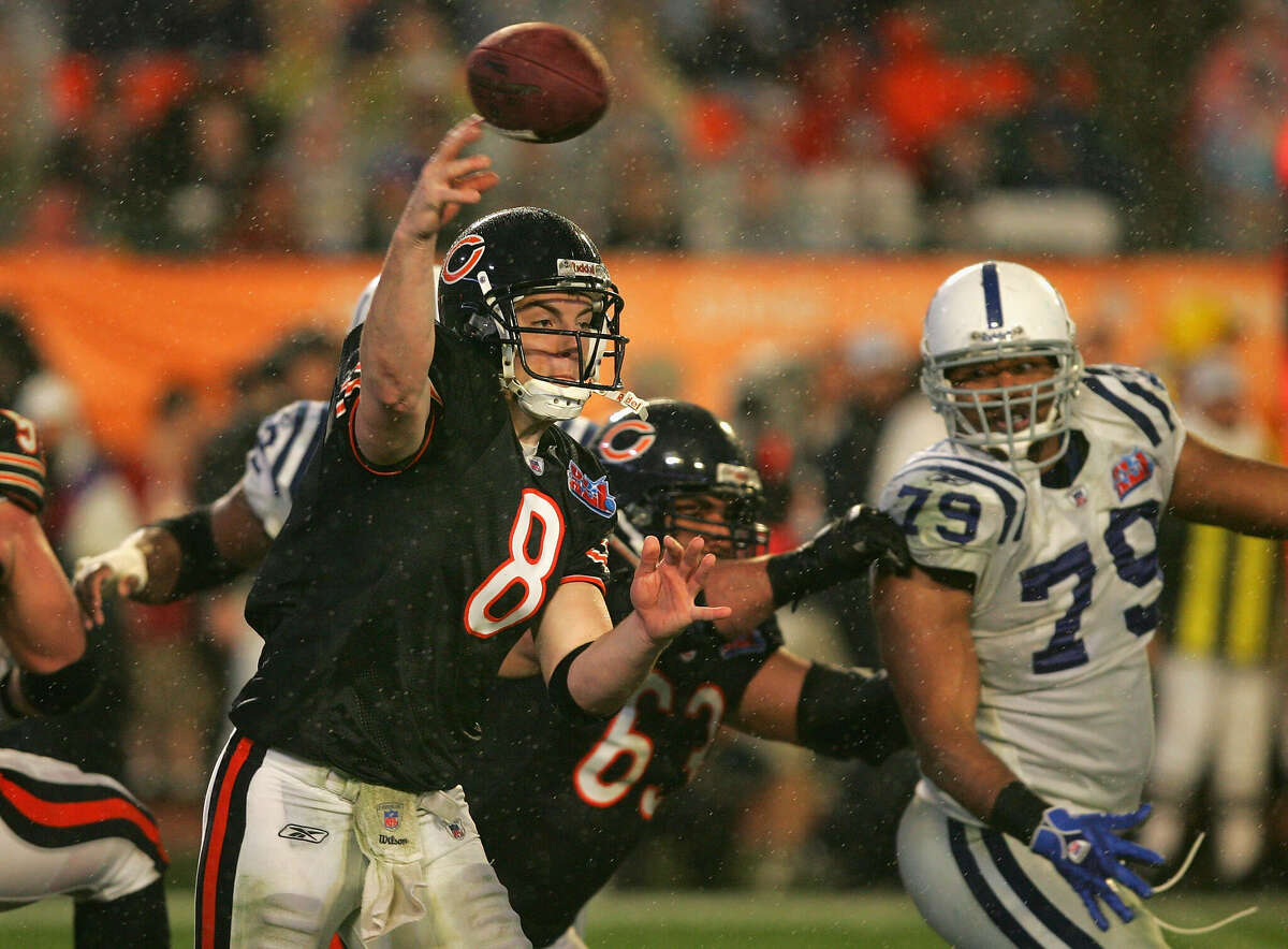 Quarterback Rex Grossman of the Chicago Bears drops back to pass