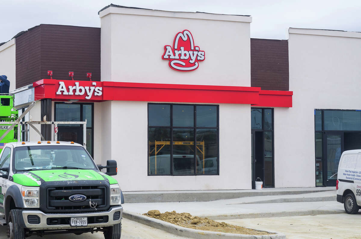 Fast food restaurant Arby's is returning to Laredo with a location on the north side of the Gateway City. 