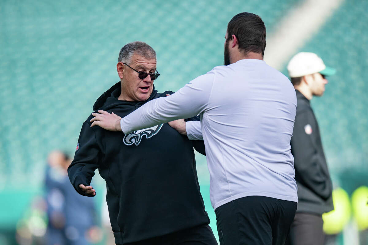 PHILADELPHIA, PA - DECEMBER 04: Philadelphia Eagles offensive line coach Jeff Stoutland prior to the National Football League game between the Tennessee Titans and Philadelphia Eagles on December 4, 2022 at Lincoln Financial Field in Philadelphia, PA (Photo by John Jones/Icon Sportswire via Getty Images)