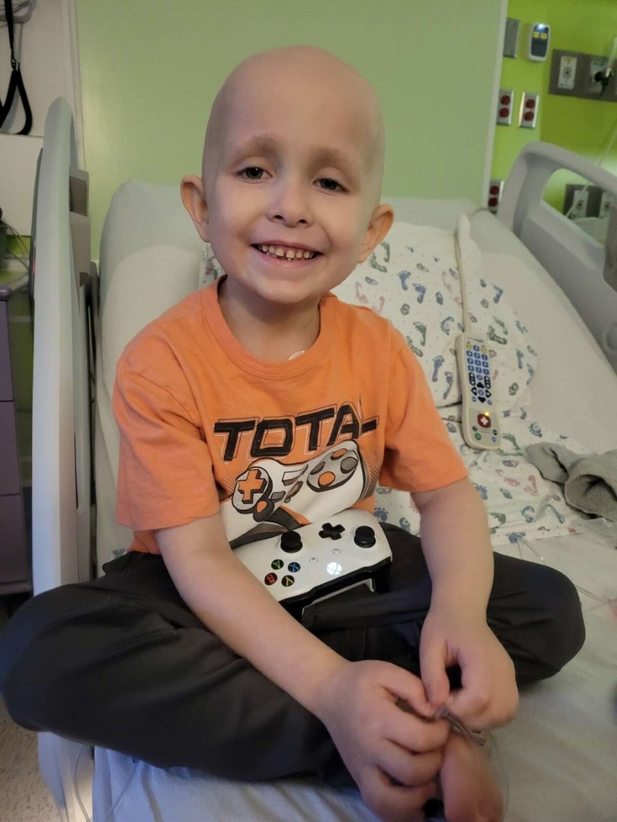 Floydada community gives back to 2 of its students