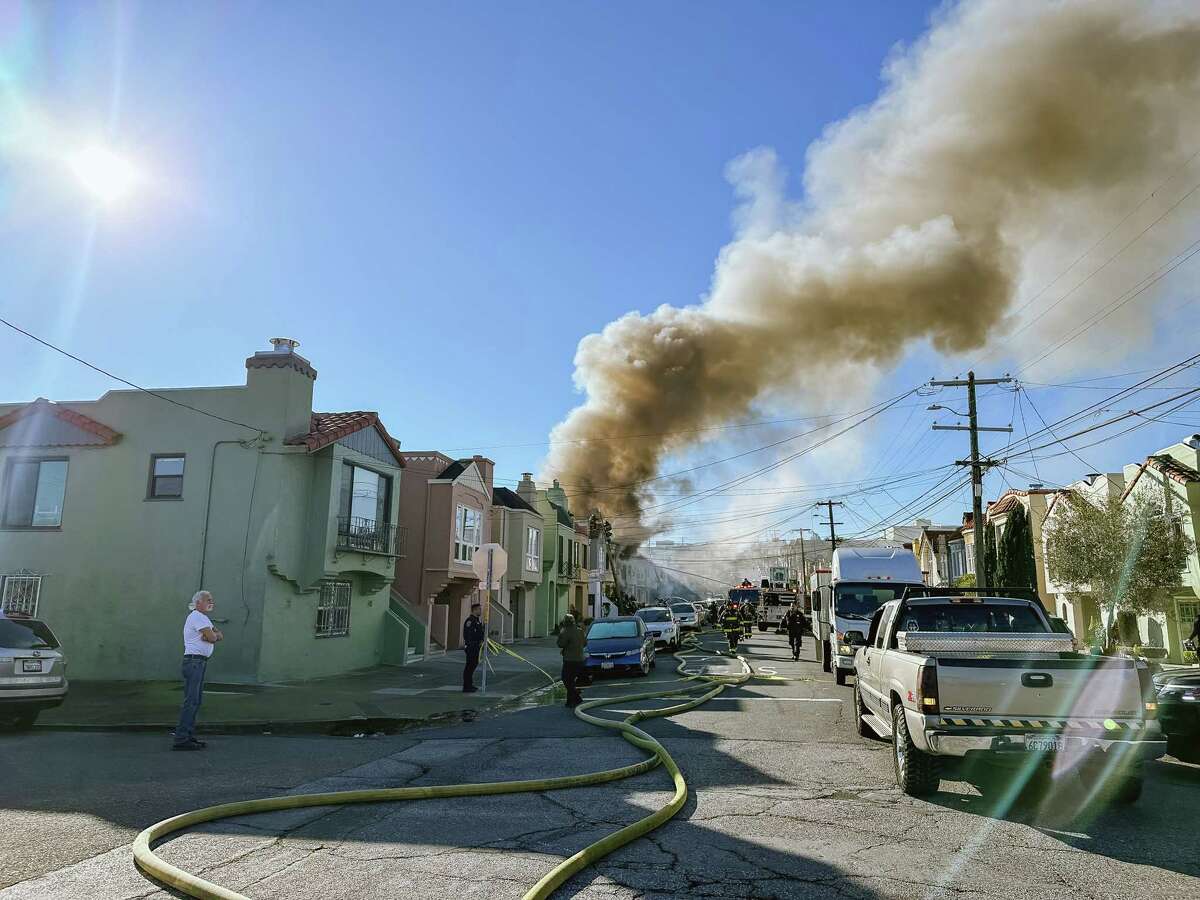 2月9日，旧金山内日落区第22大道发生火灾，旧金山消防局紧急赶往现场。被控引发致命爆炸的男子被旧金山法官下令在监督下释放。