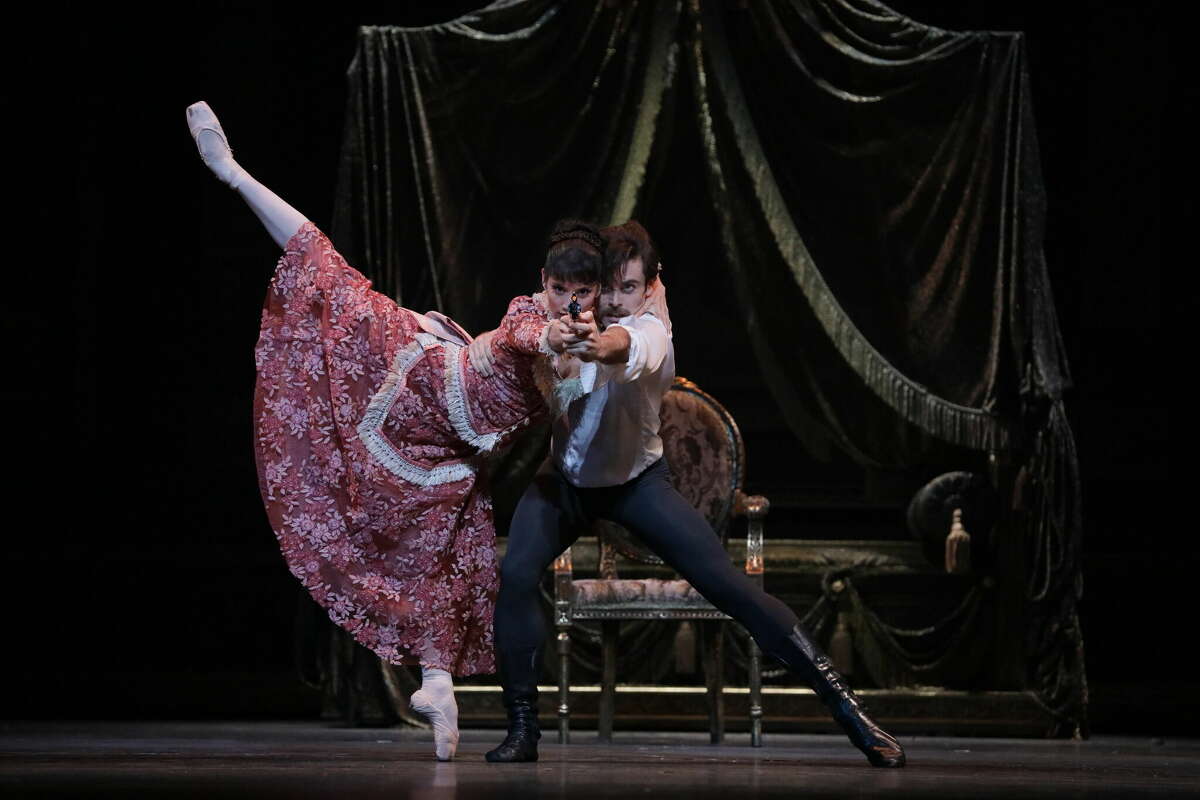 Houston Ballet Principals Karina González as Baroness Mary Vetsera and Connor Walsh as Crown Prince Rudolf of Austria-Hungary in Sir Kenneth MacMillan's "Mayerling."