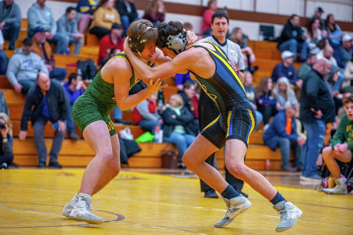 PHOTOS Dow and Midland high take part in wrestling district tournamen