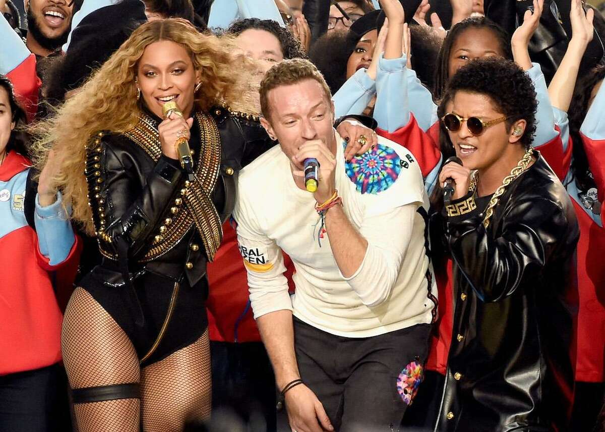 Top 8 most-watched Super Bowl halftime shows since 2011 As NFL fans gear up for the Big Game, with supporters in Kansas City, Missouri, and Philadelphia praying that their team will win the Lombardi Trophy this year, pop culture fans are also counting down the days for a different reason: the iconic halftime show. Some of music's biggest names have headlined the event, from Michael Jackson, whose 1993 set spurred over 133 million viewers to tune in, to Prince, whose 2007 spectacle garnered an estimated 140 million TV viewers. Halftime show viewership has dropped in recent years, but that doesn't mean its cultural impact has lessened. Shakira and Jennifer Lopez's 2020 co-headlining act was watched by 103 million TV viewers—the third-lowest number since 2011—but it's generated 263 million YouTube views, making it the most-viewed halftime show uploaded to the NFL's YouTube channel. OddsSeeker.com ranked the eight most-watched Super Bowl halftime shows since 2011—the earliest year when reliable data on Super Bowl halftime shows could be sourced—using Nielsen data reported by news organizations and press releases. The number of viewers is based on Nielsen data tracking the block of time when each show occurred. Nielsen data on overall viewership via Sports Media Watch for that year's Super Bowl is also included, alongside the percentage change compared to the halftime show. When available, the data set also includes the number...