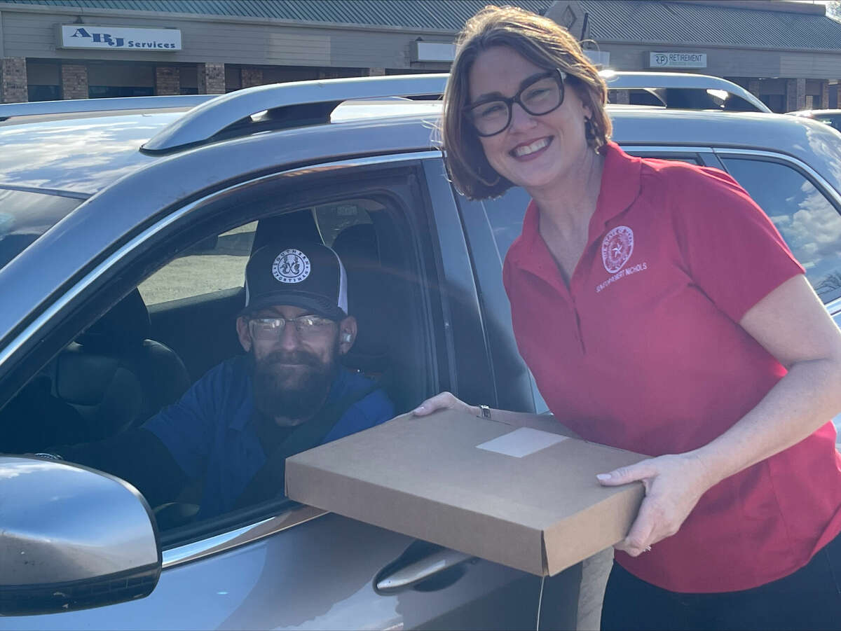 AT&T and Compudopt on Monday donated 100 laptops to Jasper students and families.