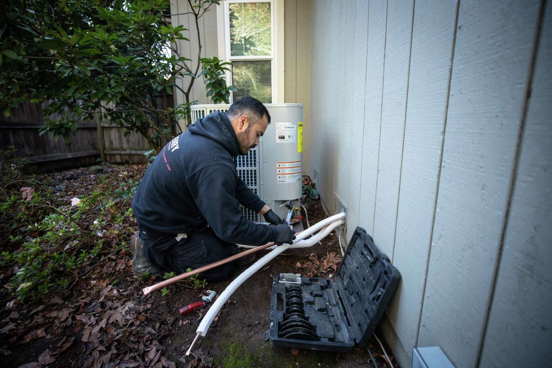 Plan to phase out natural gas devices sparks fierce debate in Bay Area