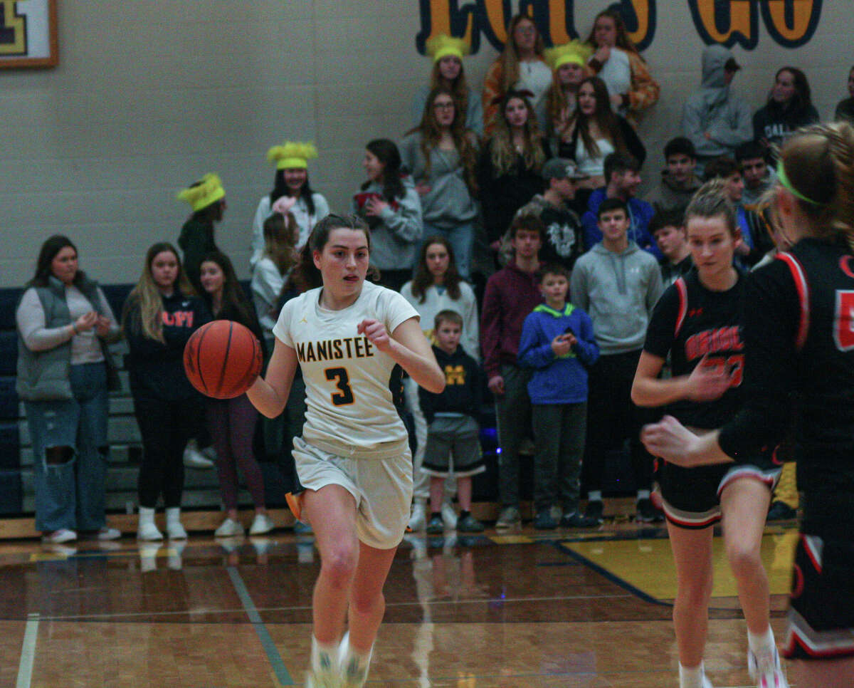 Manistee junior Libby McCarthy (3) pushes the ball up the floor against Ludington on Feb. 10, 2023 at Manistee High School.