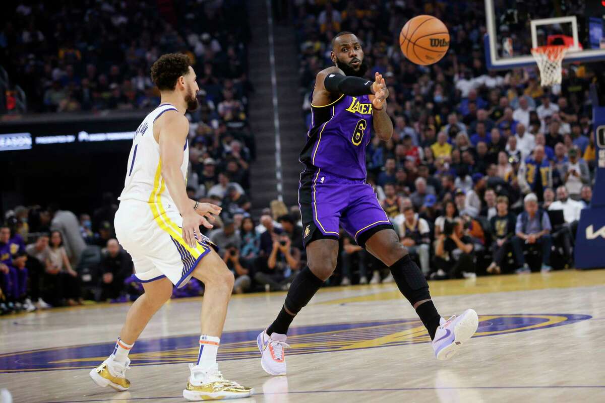 Los Angeles Lakers forward LeBron James (6) passes against Golden State Warriors guard Klay Thompson (11) in the first quarter of an NBA game at Chase Center in San Francisco, Calif., Tuesday, Oct. 18, 2022.
