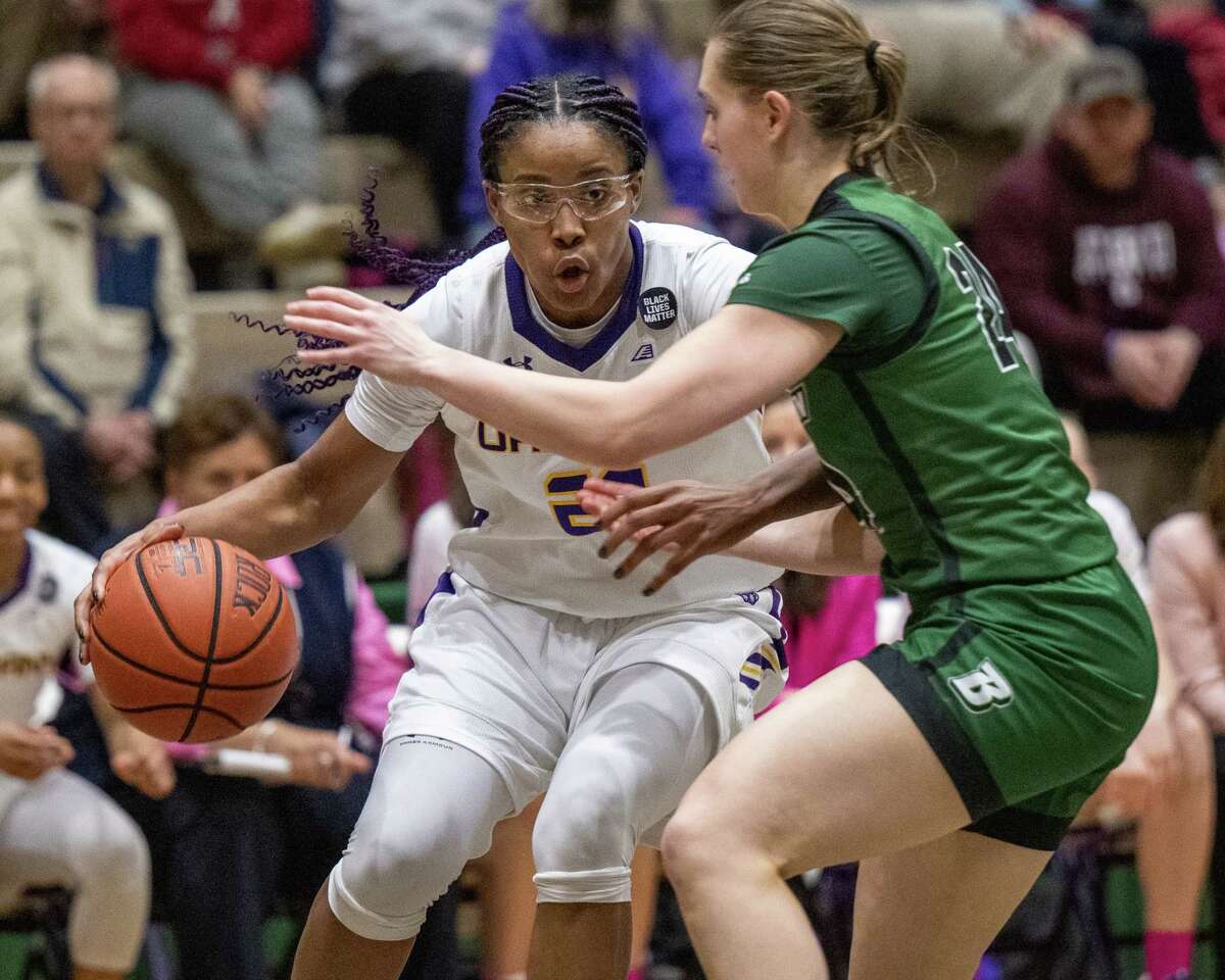 UAlbany junior Kayla Cooper, seen earlier this season, won her second straight America East Player of the Week award on Monday after averaging 18 points, 11 rebounds and 3 assists in victories over UMBC and Maine.