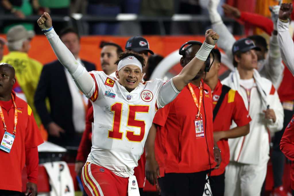 Kansas City Chiefs defeat Philadelphia Eagles in Super Bowl LVII